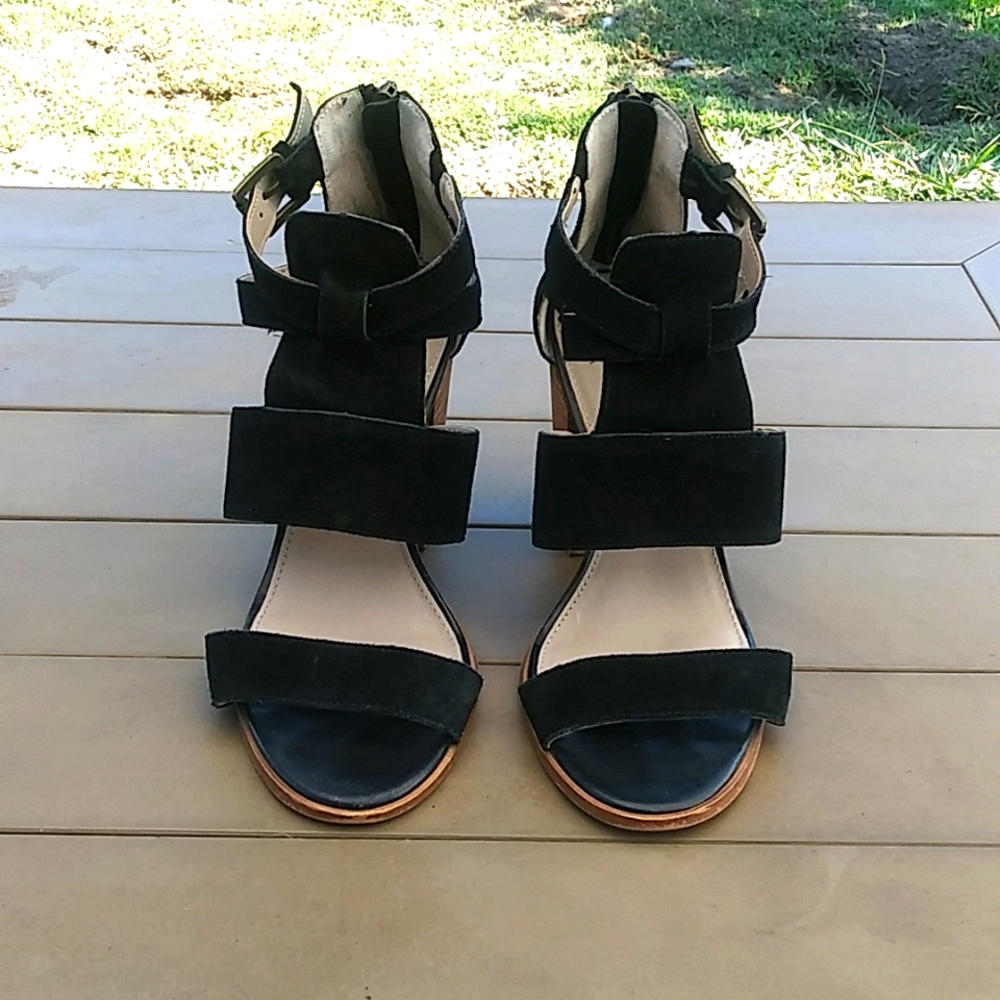 Hinge heeled sandals
